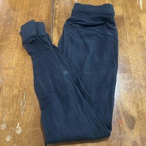 Women’s black lululemon align jogger size 2